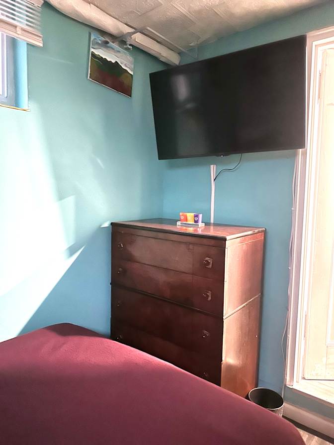 Carshella Hewie's room
