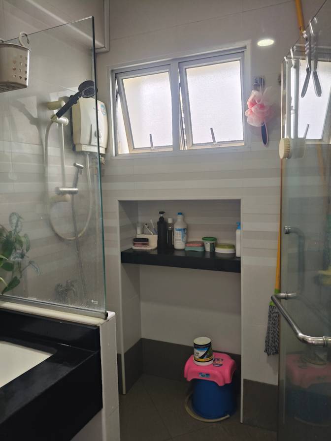 Neo's room