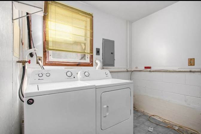 ALEX COLMENARES's room