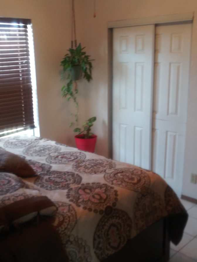 Andres's room