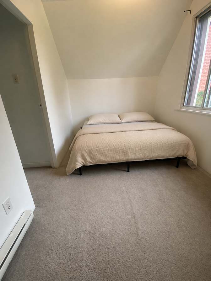 Issa's room