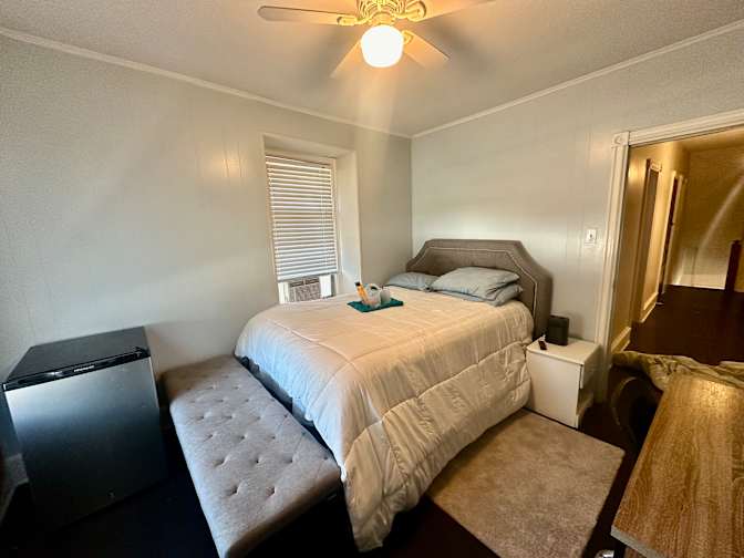 Manouk's room