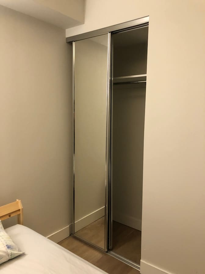 Luis's room