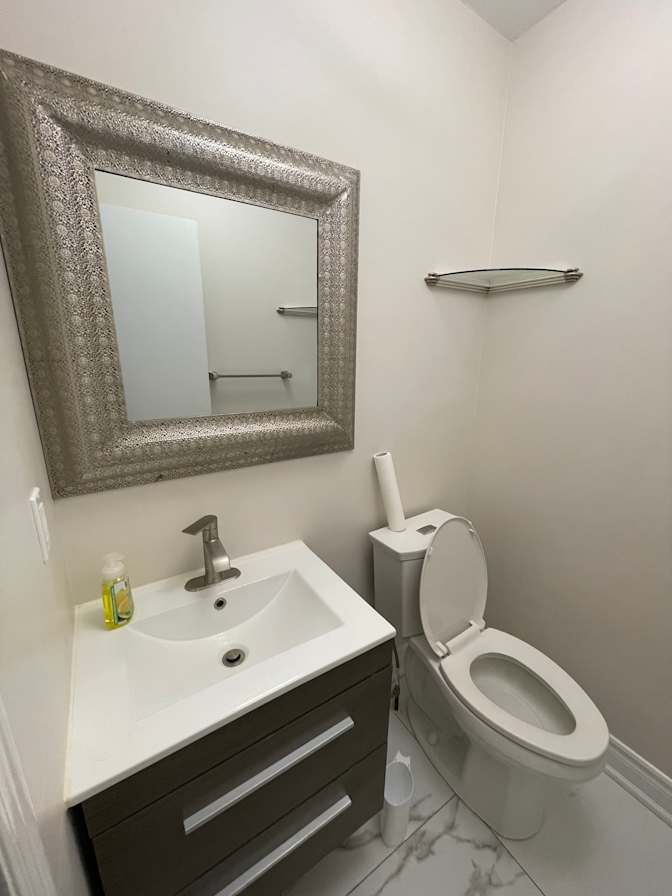 Vameesha Patel's room