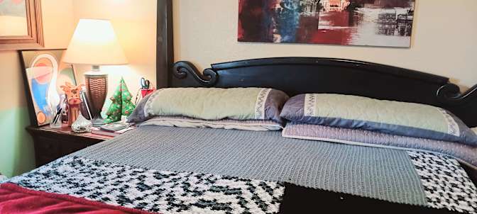 Cris Mendozahowell's room