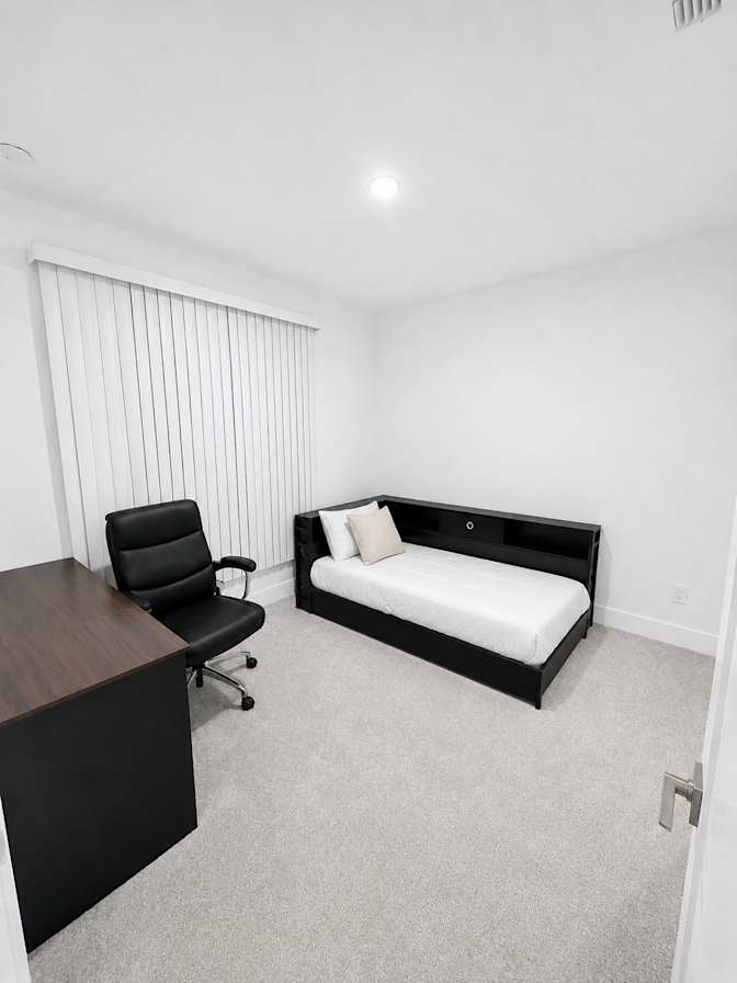 Zeyu's room
