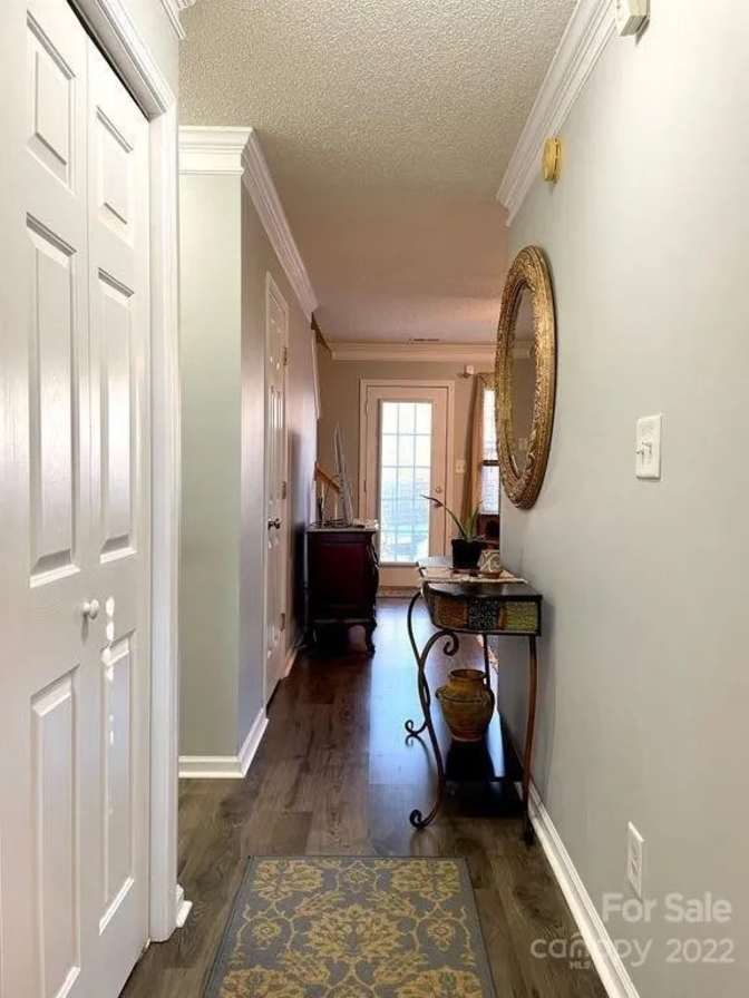 Alcove Rooms's room