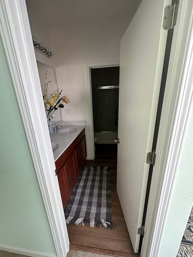 carina bonfim's room