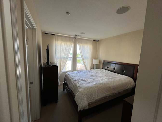 Raul's room