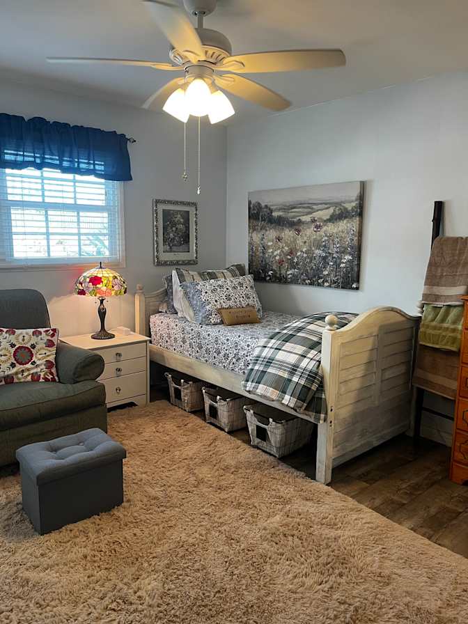 kaycharlotte's room