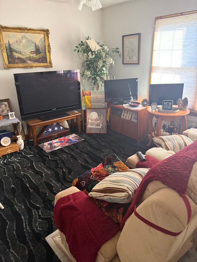 DAVID TRIPLETT's room