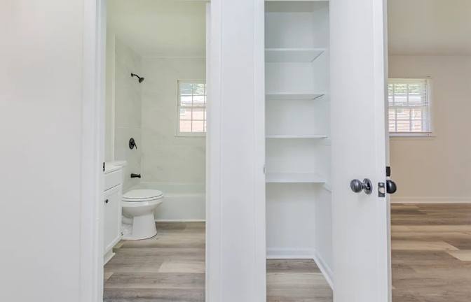 Alcove Rooms's room
