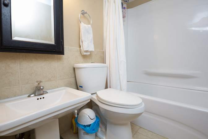 lifedoorrentals's room