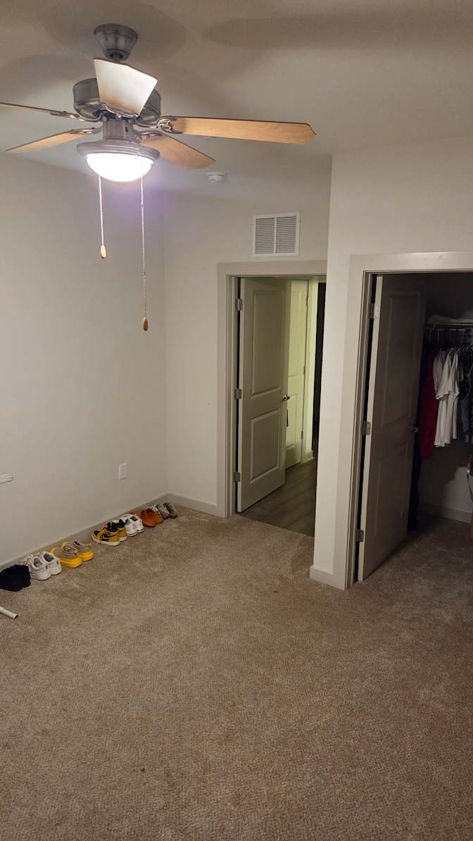 Jasmine N Taylor's room