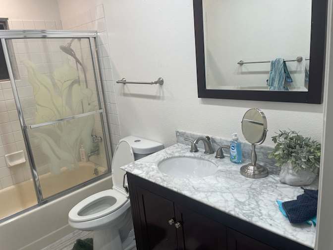 EDRIS FAZLI's room