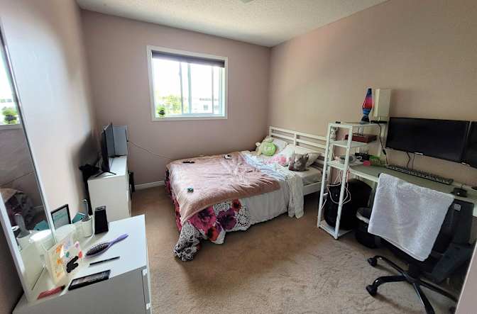 Maxim's room