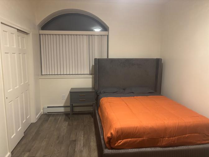 BROOKLYN APARTMENT SHARE LONG OR SHORT TERM's room