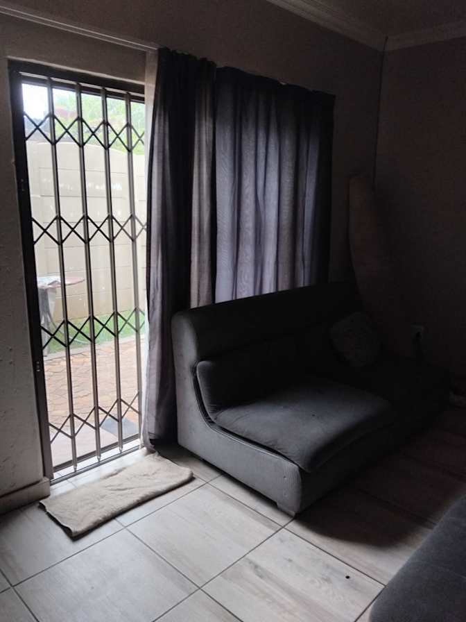 MNR JACQUES F DU PLESSIS's room