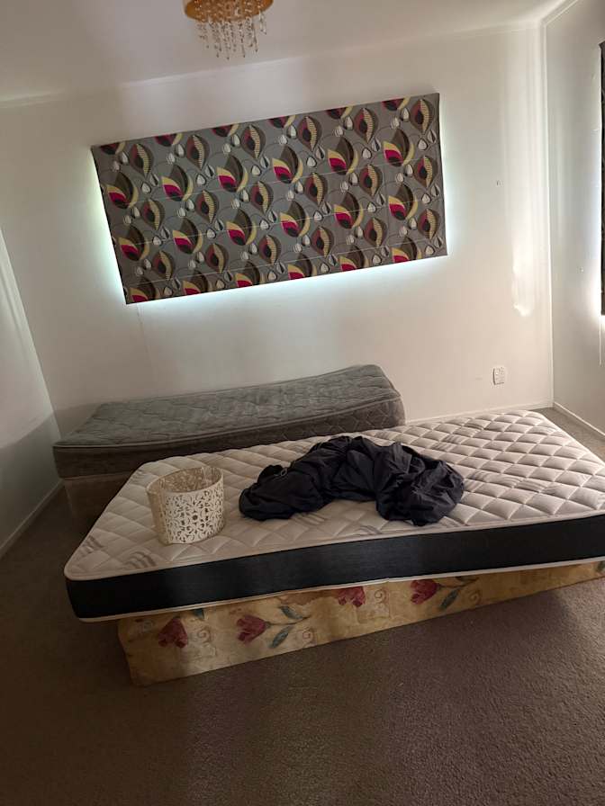 Hari Pathak's room