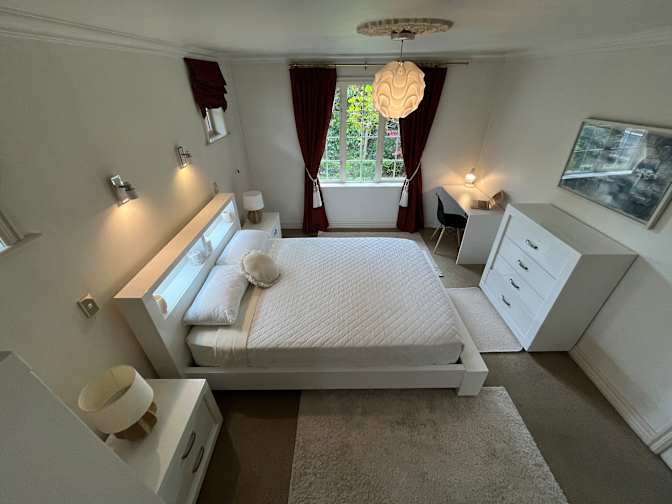 john Findlay's room