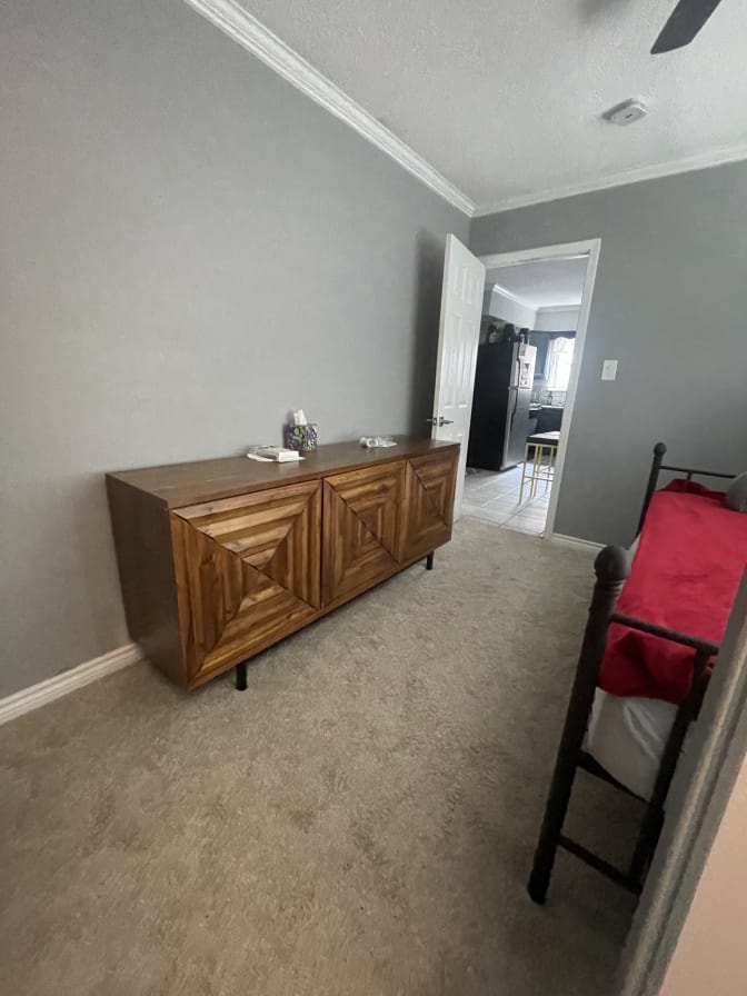 Gustavo's room