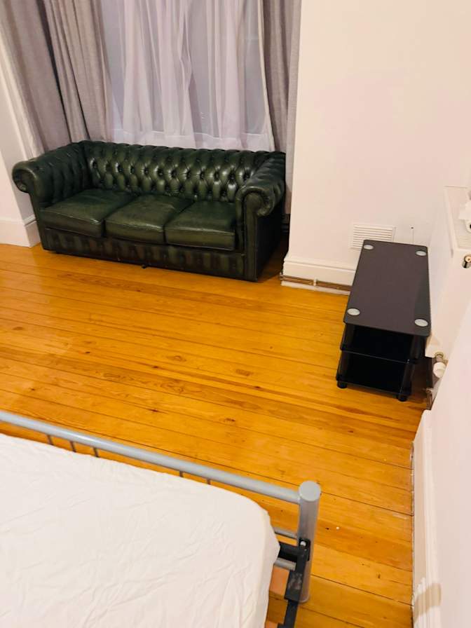 hassan khan's room