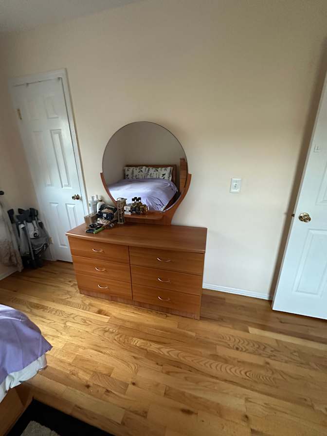 Geny's room