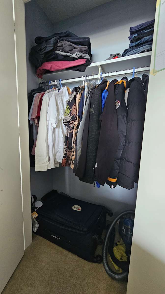 Pouria Ahmadipour's room