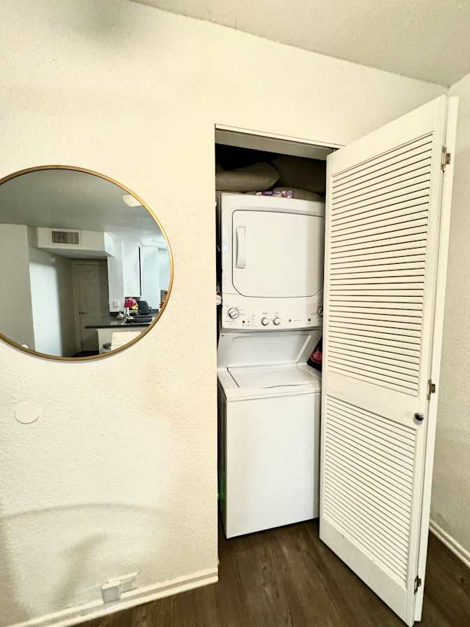 Emily Roslyn's room