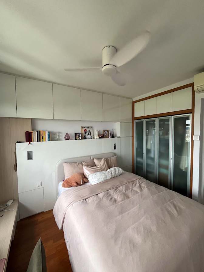 Raj-Lloyd's room