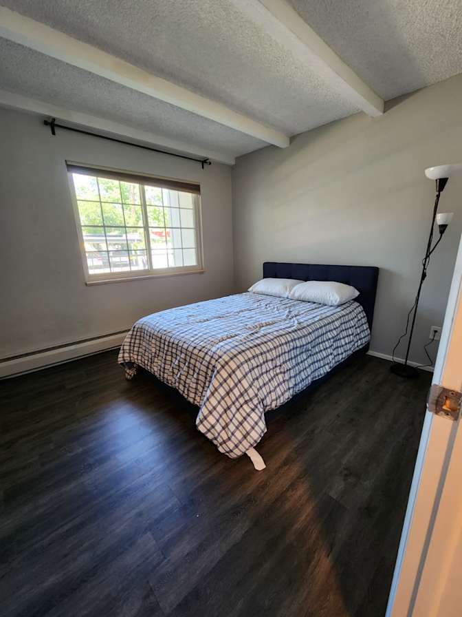 THALIA MORALES's room