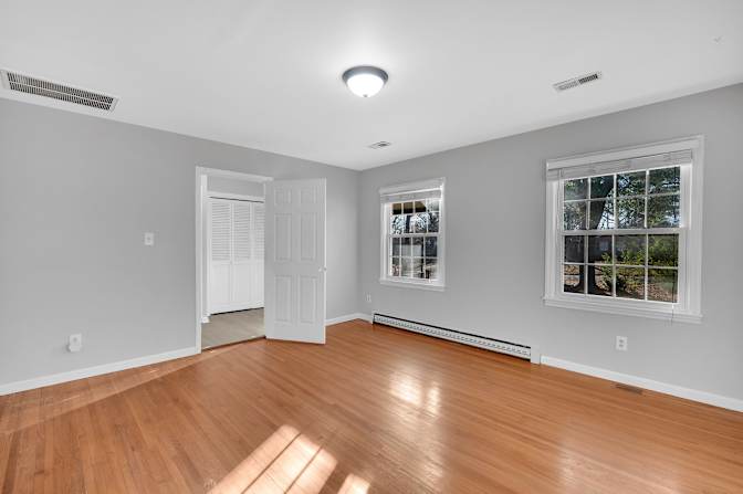 lifedoorrentals's room