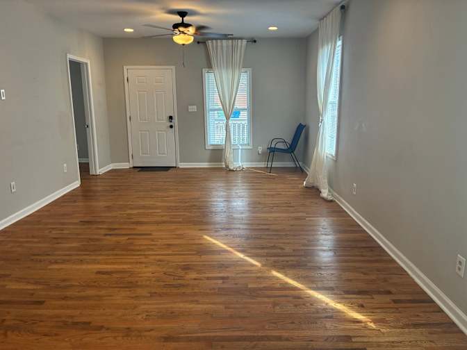 Alcove Rooms's room