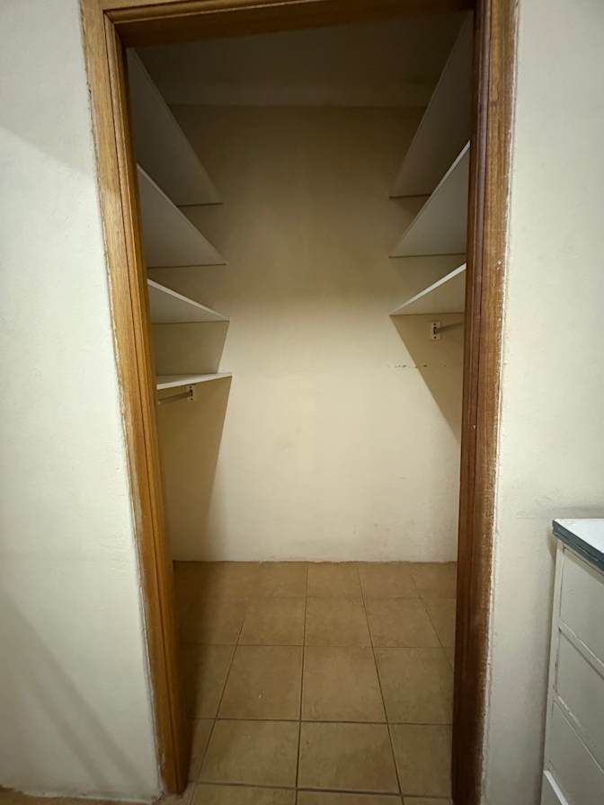 Salma Tanaka's room