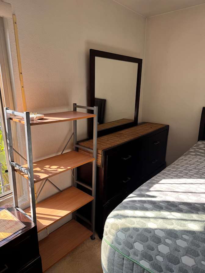 Luz F Mendoza's room