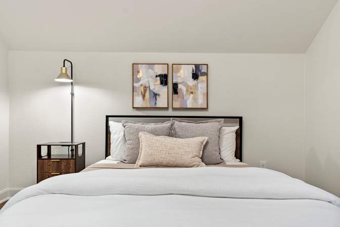 Tomic Properties's room