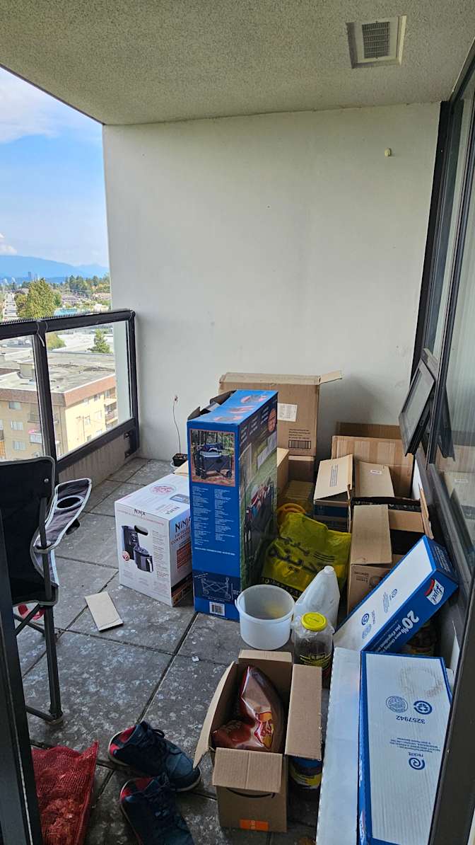 Pouria Ahmadipour's room