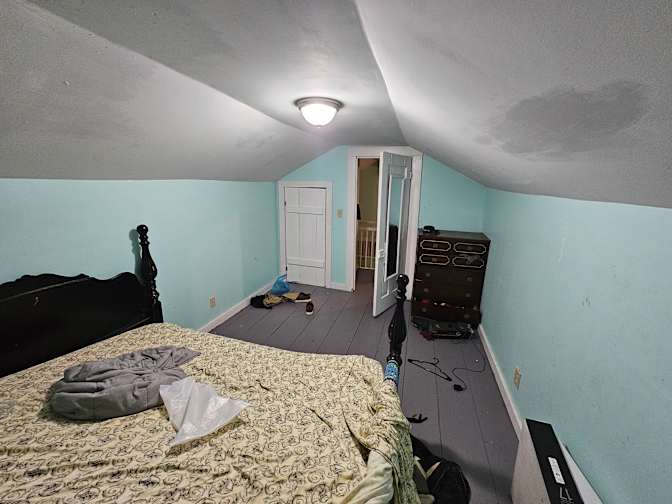 Thomas's room