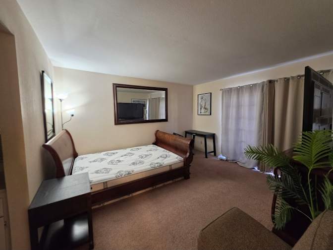 karla hernandez's room