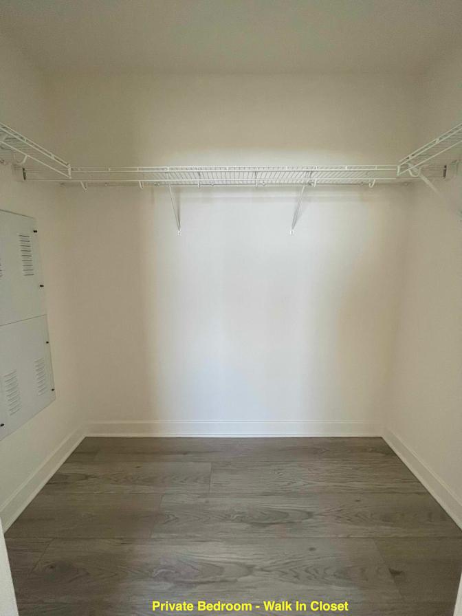 Golden Gate Rentals's room