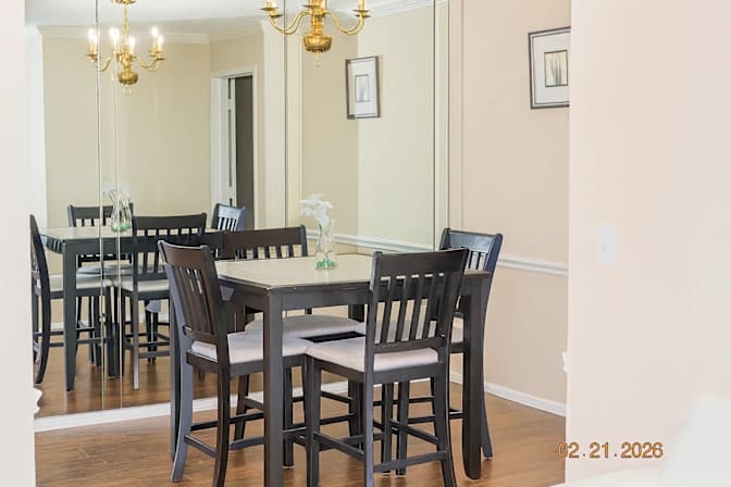 Alcove Rooms's room