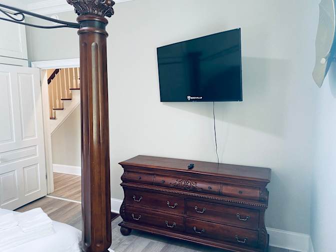 Alcove Rooms's room