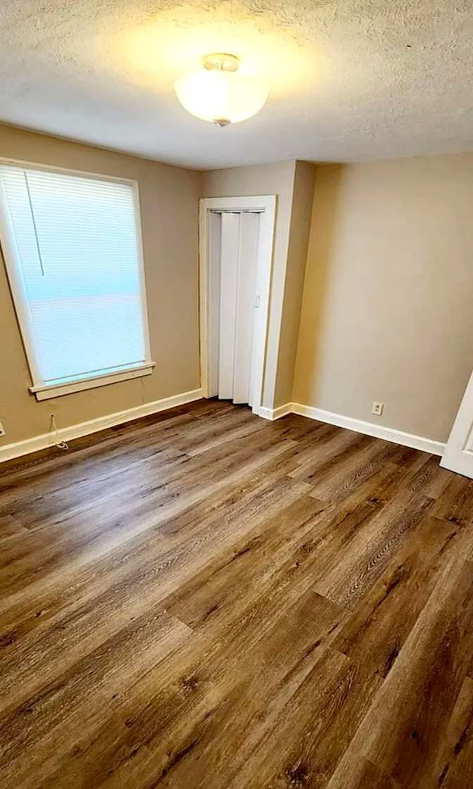 Alcove Rooms's room