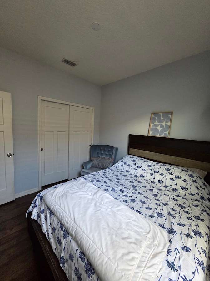 Luis's room