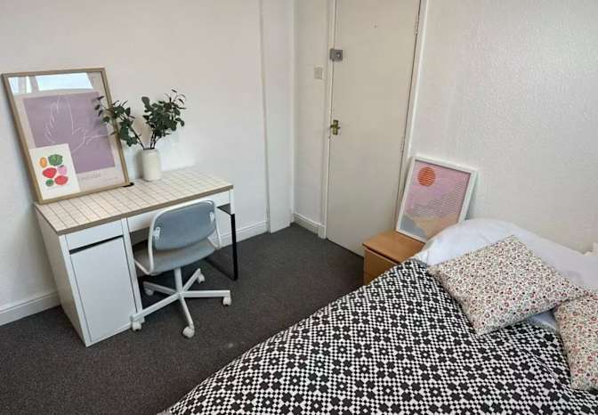 Allegra Eskenazi's room