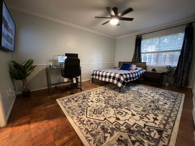 Yas's room