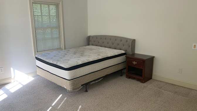 Alcove Rooms's room