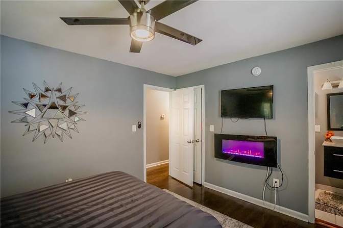 Alcove Rooms's room