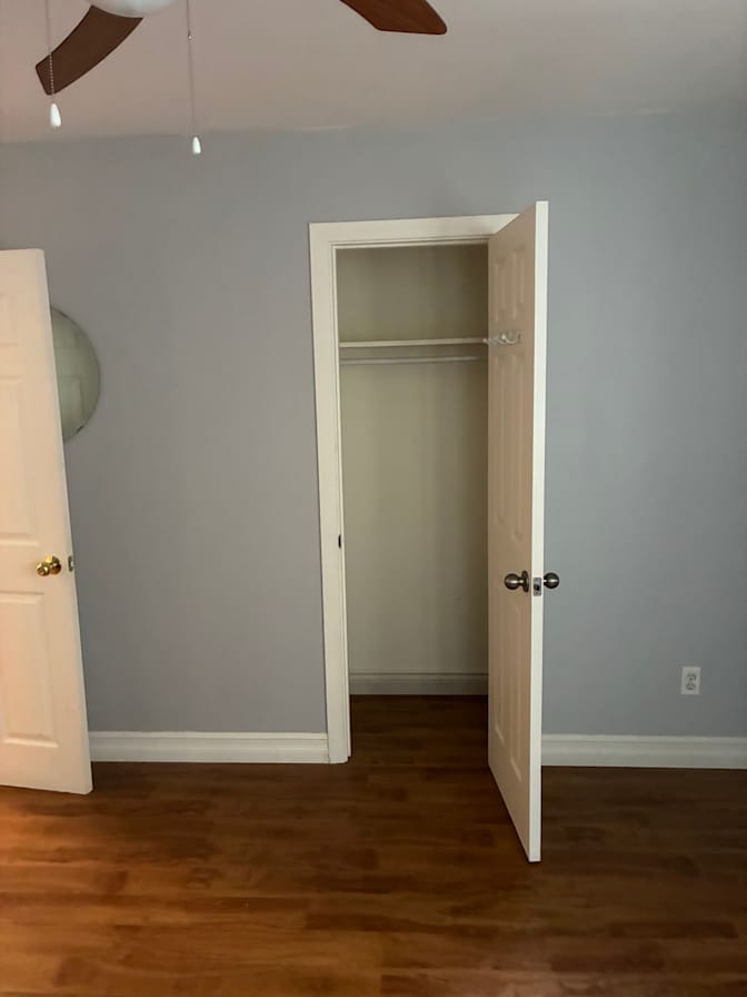 Moe's room