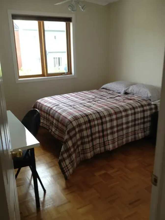 Amni's room